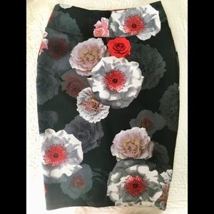 NWT ❤️🖤Gorgeous Black/Red/White Floral Skirt Sz M